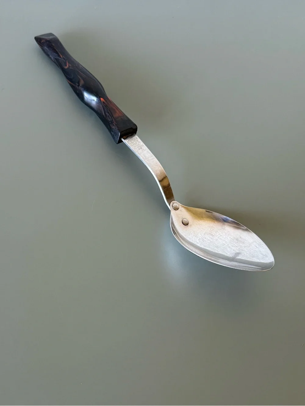 CUTCO 1712 Basting / serving spoon with dark brown handle
